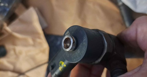 Fuel injector 338002f300 - injector,