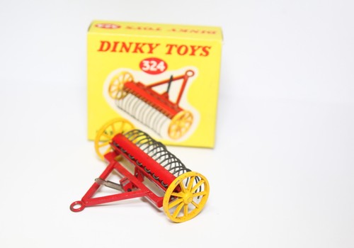 Dinky 324 hay - dinky, rake