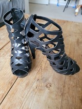 Vera Wang Heels Size 6 Black