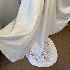 Size 12 Ivory Burgundy Detail