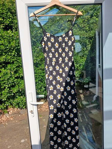 Bershka black daisy floral - black,