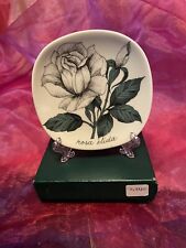 Rosa elida (white rose) Arabia Finland Botanika Esteri Tomula wall plate plaque