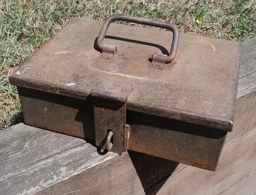 Vintage lockable tin cash - lockable,
