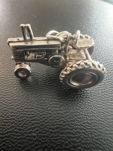 Tractor charm with working - 3d,
