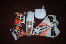 1993 94? YAMAHA YZ125 YZ250 SIDE PANEL RADIATOR SHROUDS REAR FENDER NUMBER BOARD