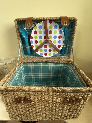 Traditional wicker picnic - traditional,