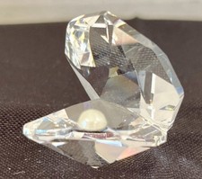 Small  Crystal Facet Cut Clam