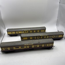 3 x Hornby Dublo Brown/Cream