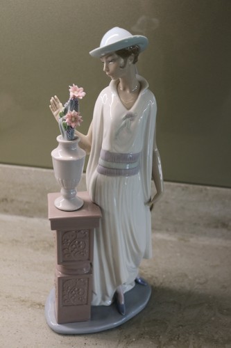 Lladro porcelain figurine - lladro,