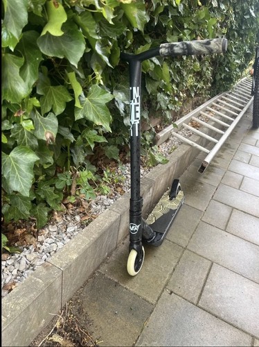 Invert scooter black and - scooter,