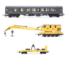 LIMA OO GAUGE LOT OF 3 OLIVE ENGINEERS DEPT MESS COACH & YELLOW ADRC WAGON/CRANE