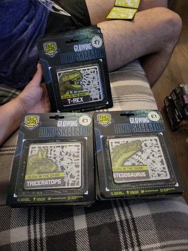 Glow the dark - 18, dino