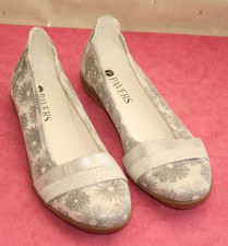 NEW, UNWORN, PAVERS, LOW HEEL