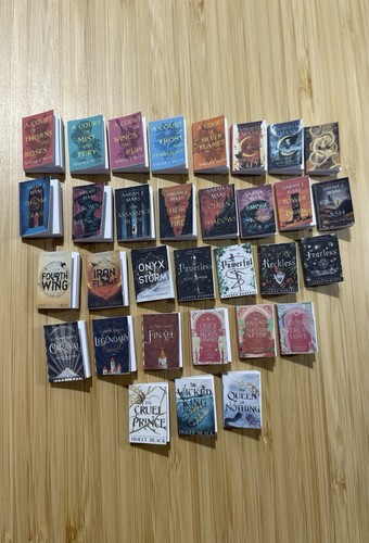 Miniature romantasy booktok - romantasy/,