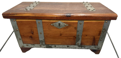 Vintage cedar chest south bend - cedar,
