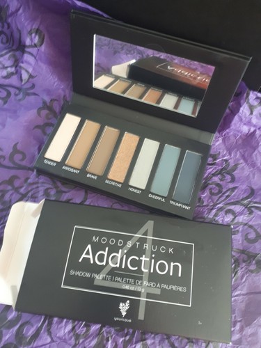 Younique addiction palette - addiction,