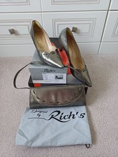 Ladies shoes and matching