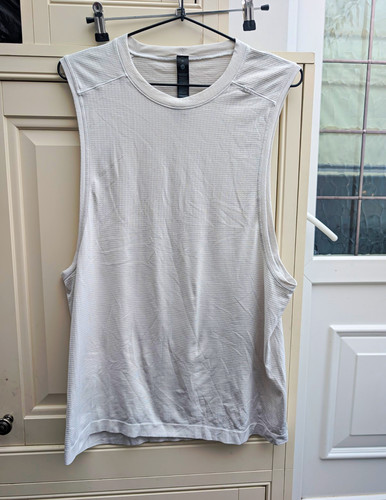Lululemon metal vent - metal,