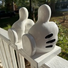 Disney Mickey Mouse Thumbs Up