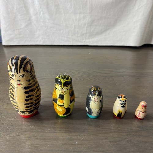 Authentic models cat - models, mouse