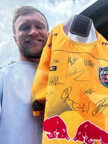 Authentic hand signed - hand,