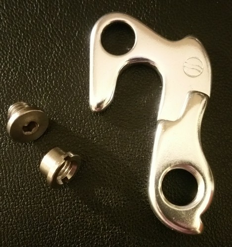 Rear derailleur hanger dropout - derailleur,