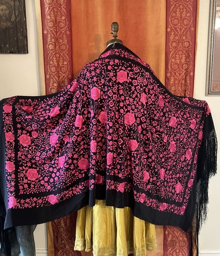 Vintage silk embroidered piano - silk,