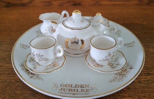 Queen elizabeth golden - queen,
