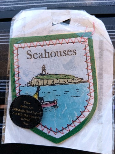 Unopened vintage cloth - unopened, badge