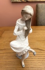 NAO Lady Combing Hair