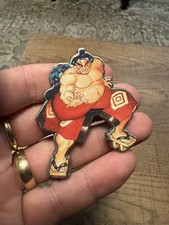 E. Honda Street Fighter game pin badge vintage 1993 plastic