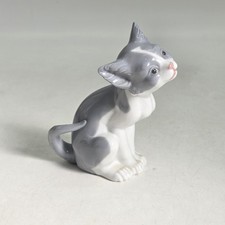 Lladro 1981 Sitting Cat Kitten