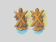 THE BLACK WATCH OFFICER"S COLLAR BADGES .