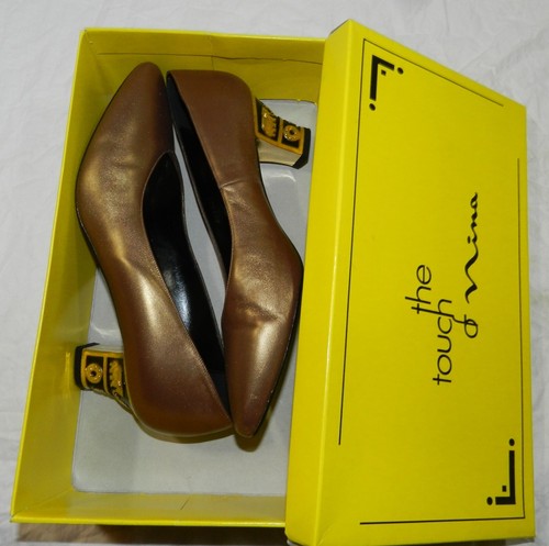 Women size gold pumps - 6.5m,