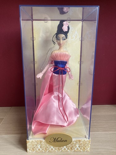 2011 disney store - disney,