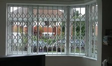 RETRACTABLE SECURITY GRILLE