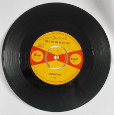 The Fascinations/ Girls Are Out To Get You. UK. Sue Records WI-4043 EX