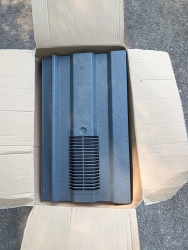 Line vent tile redland - in,