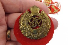 MILITARY BADGE THE ROYAL
