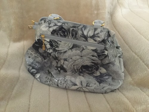 Butler and wilson grey - grey, flower