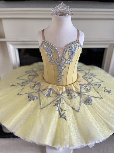 Ballet tutu age in - 6-8.,