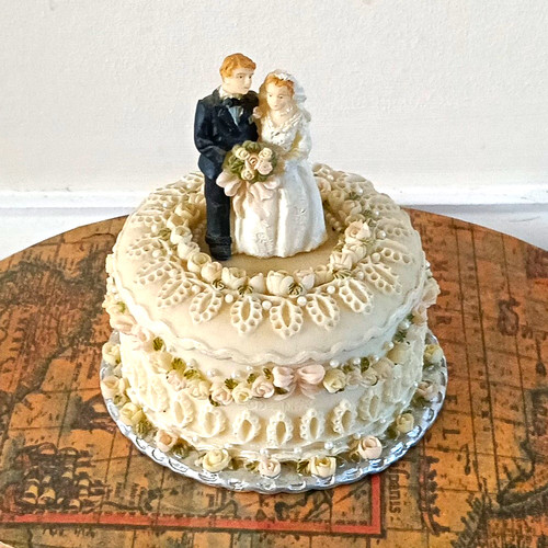 Dezine wedding cake trinket - dezine,