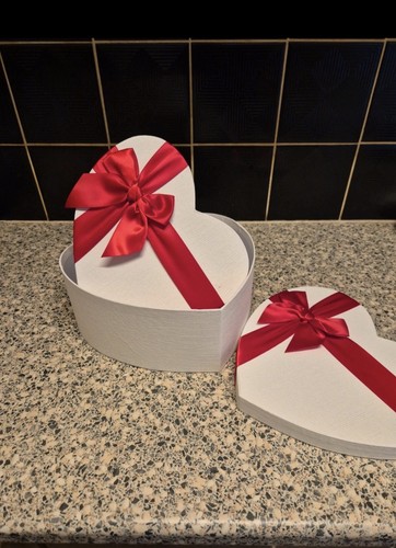 Hat boxes heart - hat,