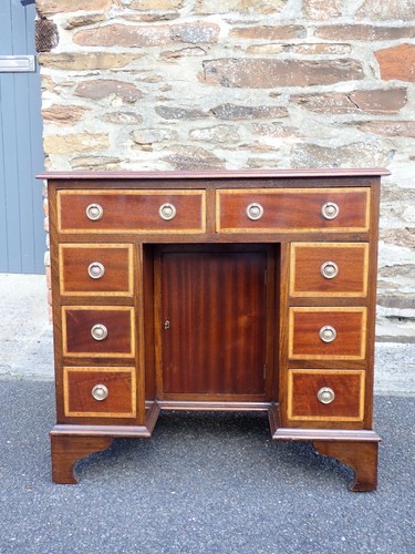 Small mahogany desk - small,