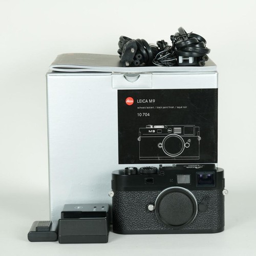 Leica body black paint used - m9,