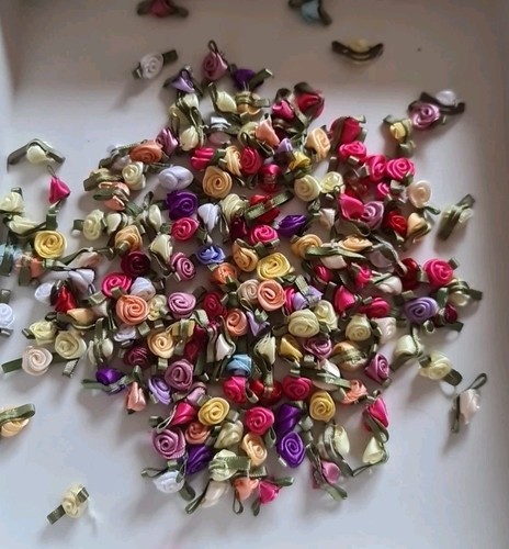 Rose buds satin - , flowers