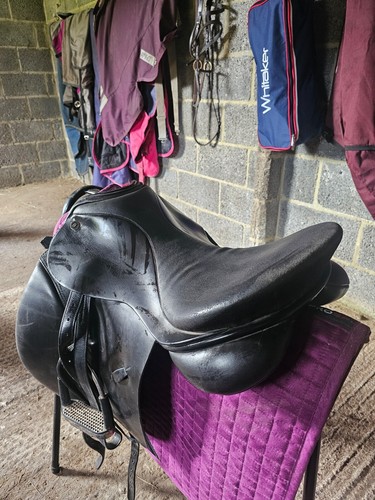 Farrington dressage saddle - farrington,