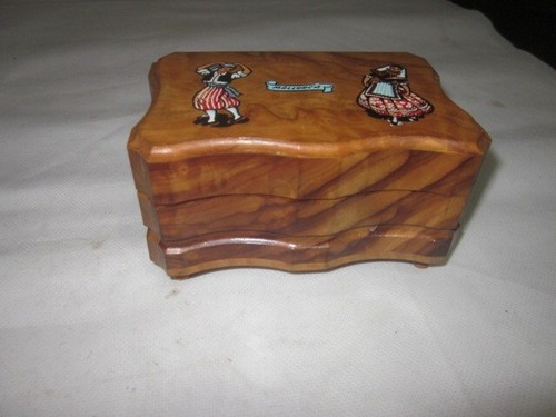 Wooden jewellery trinklet - wooden,