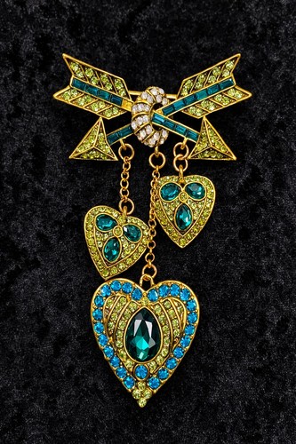 Green turquoise heart arrow - &,
