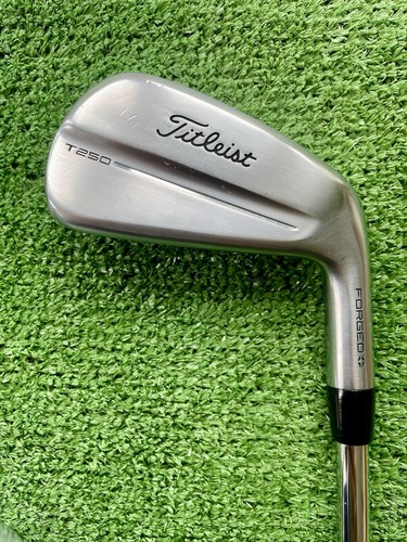Titleist t250 irons - 6-pw, stiff